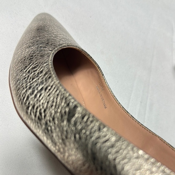 Paolo Gold Metallic Heels Sleek Design with Pointed Toe - Picture 10 of 11